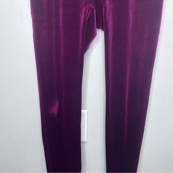 Spanx Red Velvet Leggings Size Medium - Picture 7 of 10